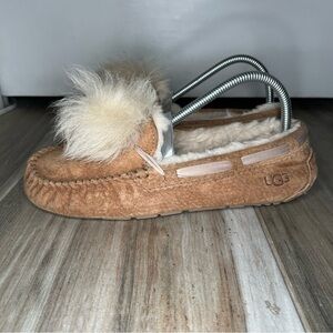 UGG Womens Dakota Pom Pom Moccasin Slippers Size 8 Chestnut Suede Shearling